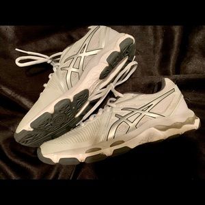 ASICS Women’s GEL-Nimbus 22 Platinum—-Size 7.5